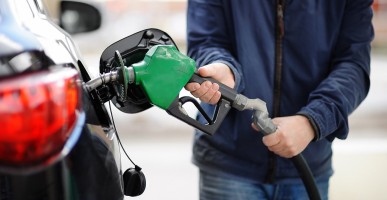 Benzin Fiyatlarına Devlet El Atıyor! Artık Sistem Değişiyor 200 Lira Ucuza Akaryakıt Alabileceksiniz!